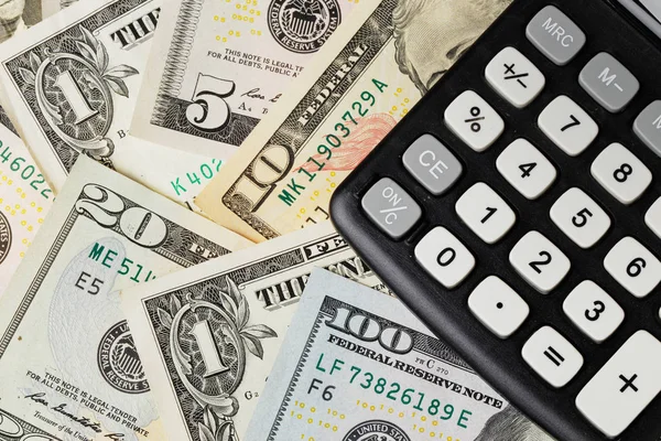 Dolarów i Kalkulator — Zdjęcie stockowe