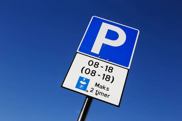 Estacionamiento gratuito para dos horas con estacionamiento en disco — Foto de Stock