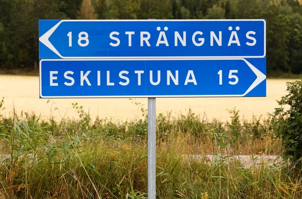 Strangn s och Eskilstuna signpost — Stockfoto