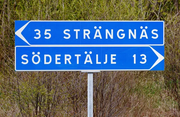 Skyltat till Strängnäs och Södertälje — Stockfoto