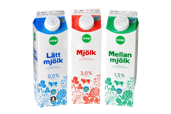 Coop melk op wit — Stockfoto