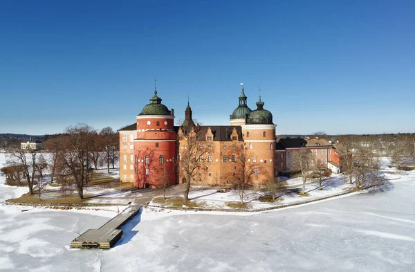 鸟瞰在冬季的 Gripsholm 城堡位于 Mariefred 在瑞典 Sodermanland 建筑开工 1537 竣工1709 — 图库照片