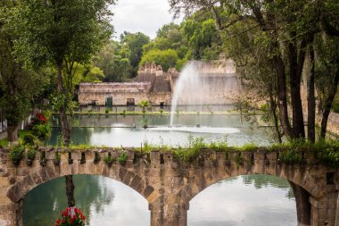 Meksika, hacienda, çiftlik meydanı ve göl. Dekoratif geleneksel tasarım.