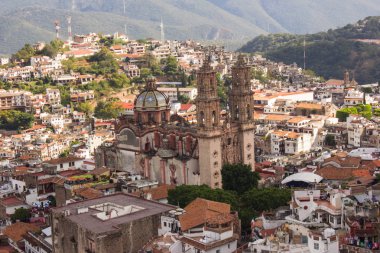 Silver Town Taxco 'nun panoramik şehir manzarası.
