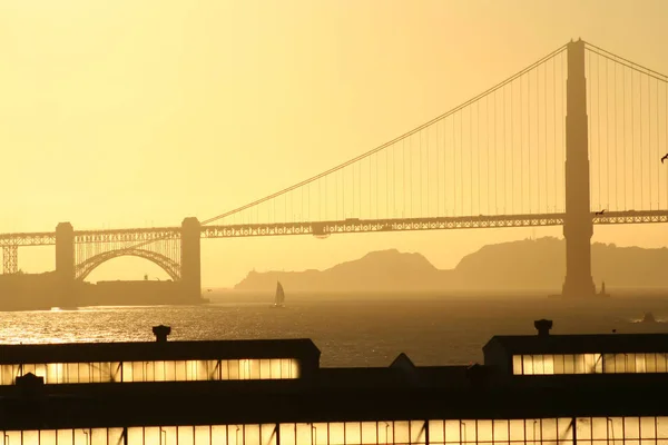 Goldene Torbrücke Bei Sonnenuntergang — Stockfoto