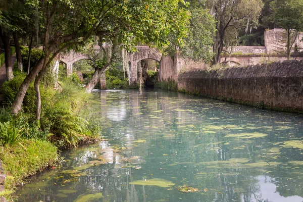 Mexicano Hacienda Rancho Plaza Lago Diseño Tradicional Decorativo — Foto de Stock