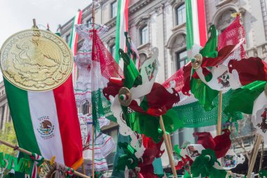 Mexico City - Eyl 07 2015: Meksika Bağımsızlık günü mal mexico City'de dowtown içinde.