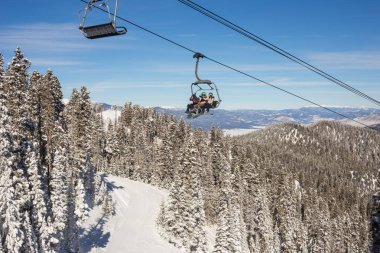 New Mexico 'daki Melek Ateşi dağlarındaki kayak pistine bakın..