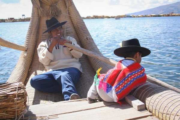 Puno Peru October 2012 Місцеві Жителі Перу Урос Плаваюче Село — стокове фото