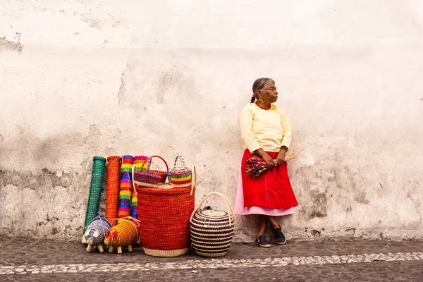 传统的墨西哥工艺品供应商在 Taxco 格雷罗 — 图库照片