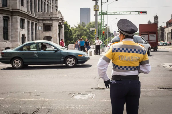Mexico City Sep 2015 Traffic Cop Checking Traffic Mexico City — Stock Photo, Image
