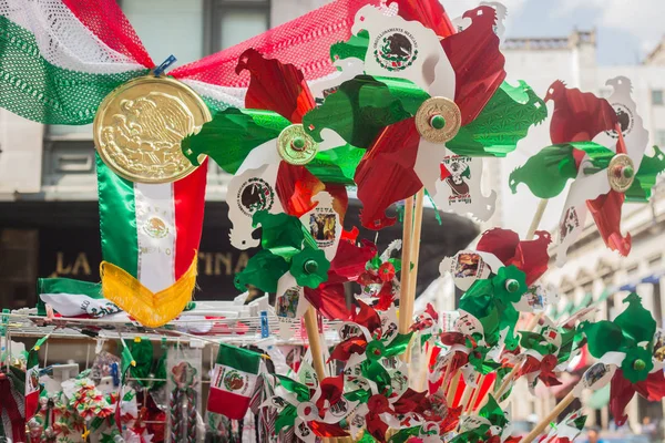 Mexico City - Eyl 07 2015: Meksika Bağımsızlık günü mal mexico City'de dowtown içinde.