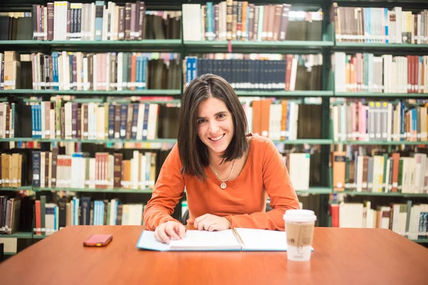 Bibliotheek Mooie Vrouwelijke Student Met Boeken Die Werken Een Middelbare — Stockfoto