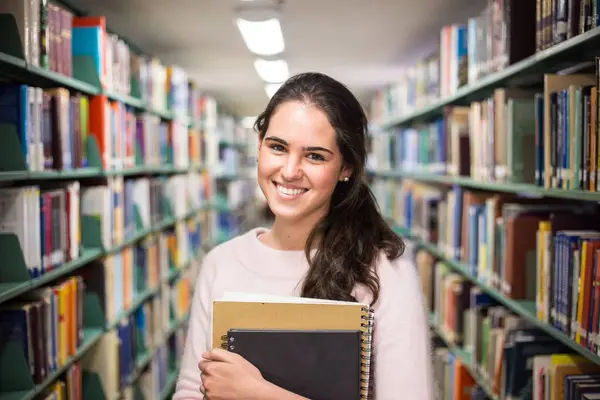 Biblioteca Bella Studentessa Con Libri Che Lavorano Una Biblioteca Del — Foto Stock