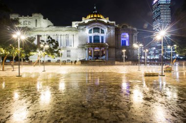 Palacio de Güzellik Sanatları veya Güzel Sanatlar Sarayı, ünlü bir tiyatro.
