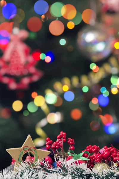 Decorazioni natalizie su sfondo bokeh — Foto Stock