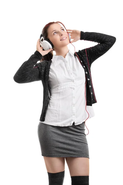 Mladá studentská dívka se sluchátky poslech hudby — Stock fotografie