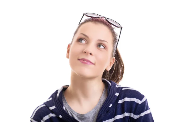 Menina bonita com óculos de sol olhando para cima — Fotografia de Stock