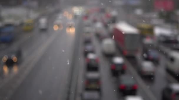 Rozostřený pohled na dopravní zácpy — Stock video