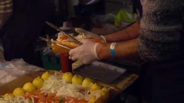 Balık sosisli yapma