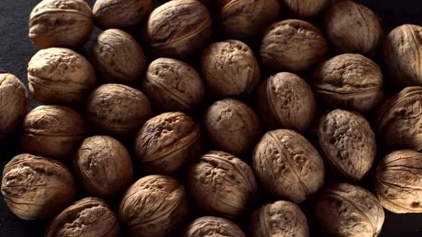 Nueces en rotación . — Vídeos de Stock