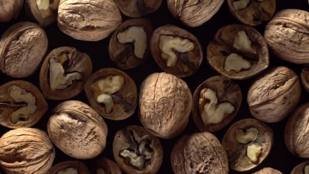 Nueces en rotación . — Vídeos de Stock