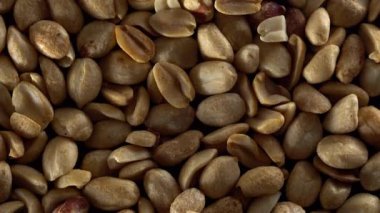 Dönen kabuklu fıstık yakın çekim.