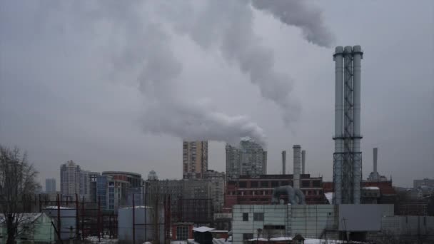 Hőerőmű. Ipari füst a csöveket. TimeLapse. — Stock videók