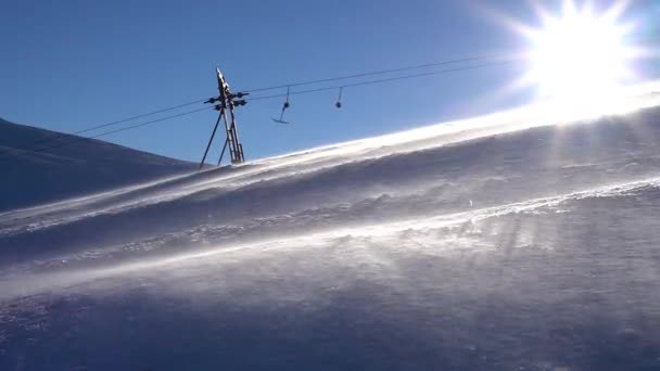 Impianti di risalita verso la montagna . — Video Stock