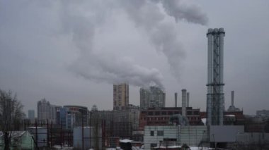 Termik santral. Endüstriyel duman boruları. Timelapse.