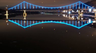 Renkli köprü Kiev Ukrayna.