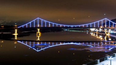 Renkli köprü Kiev Ukrayna.