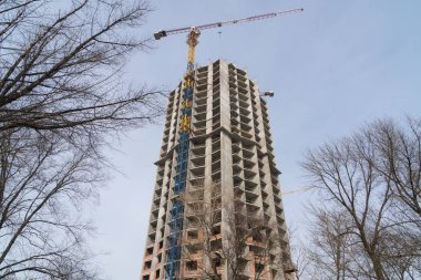 Crain ve yeni bina inşaat sitesi