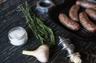 çiğ sosis tava ve eski et kıyma makinesi parçaları