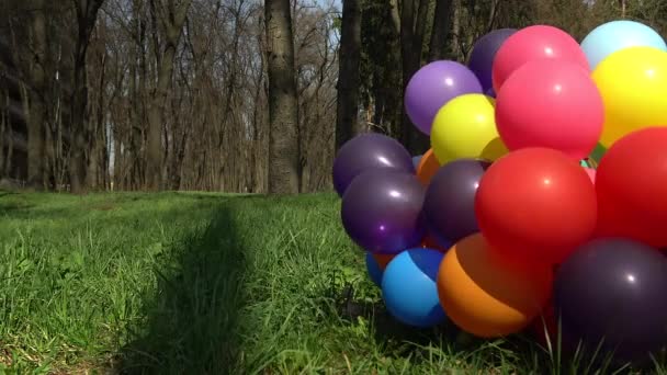 Görüntüleri balonları yakın açık havada. — Stok video