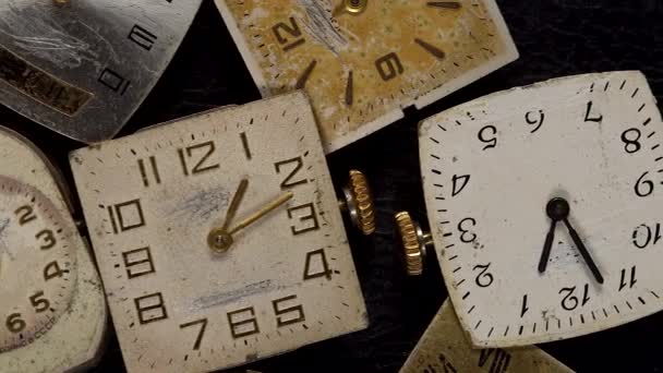 Horloge antique cadran close-up. Vintage montre de poche. — Video