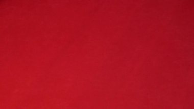 Satıcı el poker oyununda altı kartları kontrol.