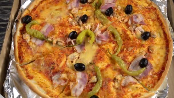 Смачна італійська піца — стокове відео