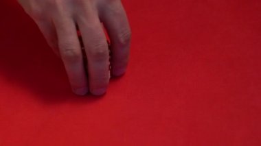 Krupiye fiş numarasıyla yapar.