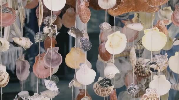 Wind Chime - Decor van het huis in een tropische huis — Stockvideo