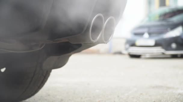 Αέρια που εκλύονται από την καύση της μηχανών είναι ελλιπής. — Αρχείο Βίντεο