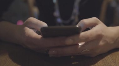 Hızlı metin iletileri akıllı telefon yazarak eller