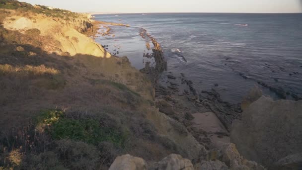Algarve kusten nära Albufeira, Portugal — Stockvideo