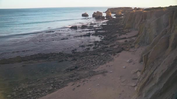 Wybrzeża Algarve, w pobliżu Albufeira, Portugalia — Wideo stockowe