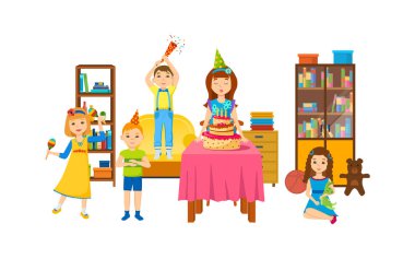 Çocuklar eğleniyor oturma odasında bir tatil akşamı.