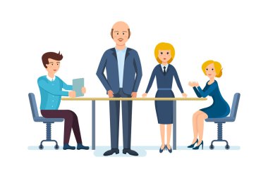 Meslektaşları, şirket yöneticisi tarafından liderliğindeki tablo sorulara görüşüyorlar.