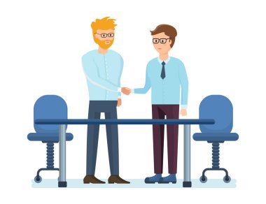 Ofisinde, finansal sorular masada tartışırken ortakları.