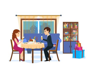 Çift, akşam şehir çerçevede şenlikli yemeği.