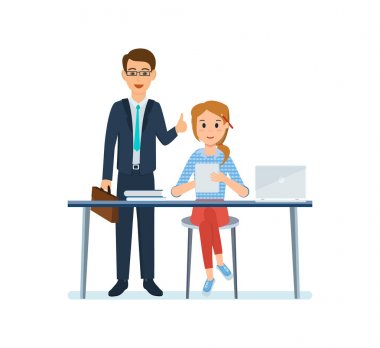 Kız proje tablete eşine gösterir.