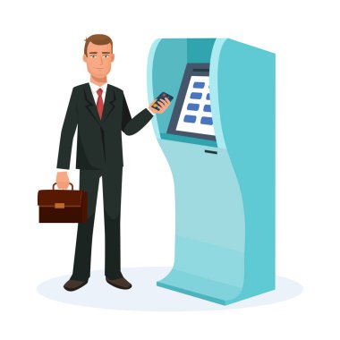 İşadamı kartından nakit para çekme için terminal yanında duruyor.